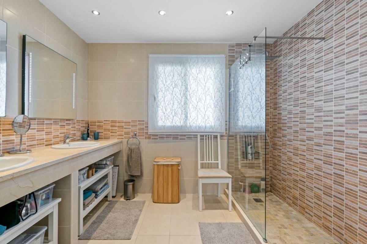 4 Zimmer Haus zu verkaufen in Calahonda mit Pool Garage - 650.000 € (Ref: 9409738)