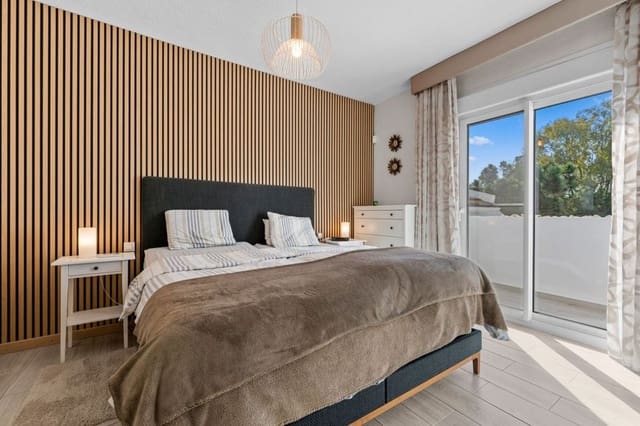 4 sypialnia Dom na sprzedaż w Calahonda, Mijas z basenem garażem - 650 000 € (Ref: 9409738)