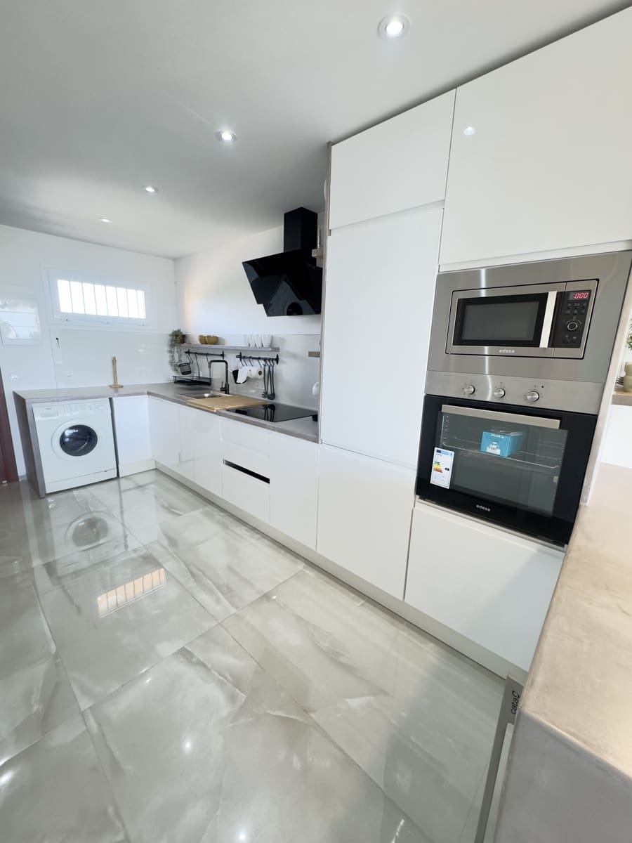 1 soverom Leilighet til salgs i Calypso med svømmebasseng - € 259 000 (Ref: 9417388)