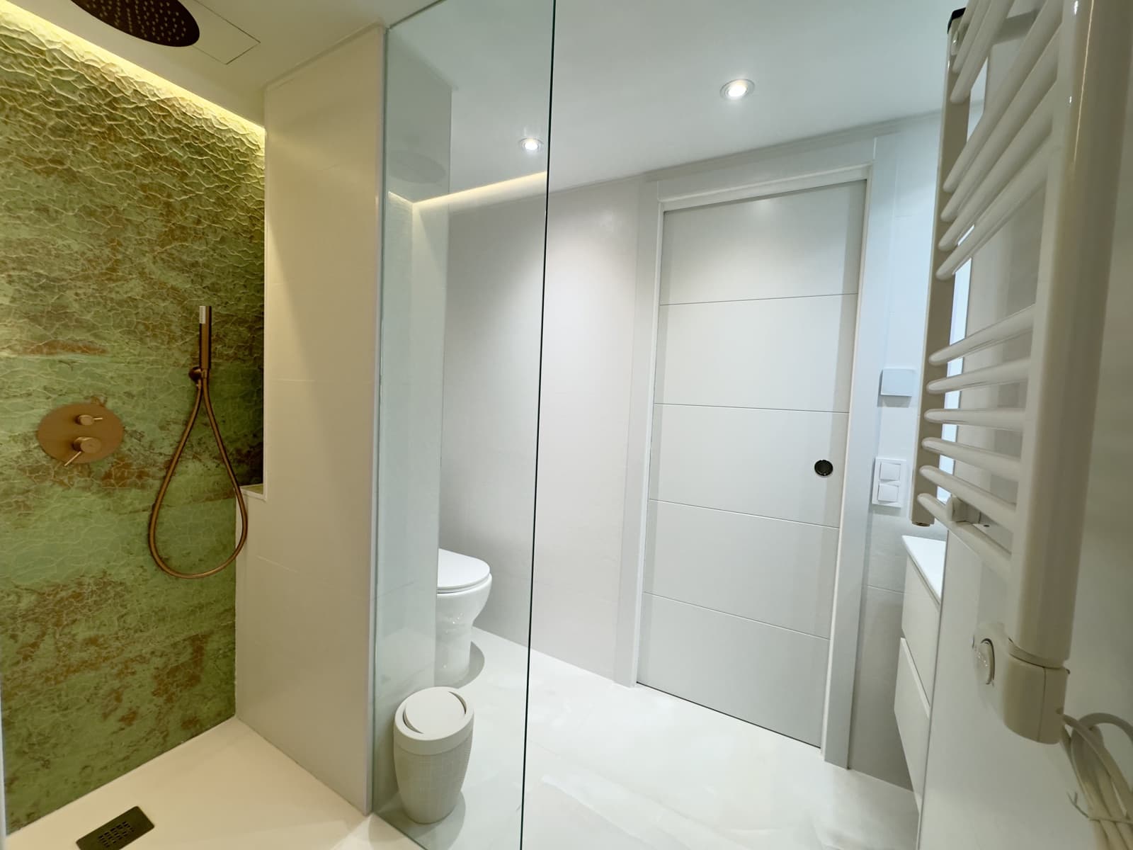 1 soverom Leilighet til salgs i Calypso med svømmebasseng - € 259 000 (Ref: 9417388)