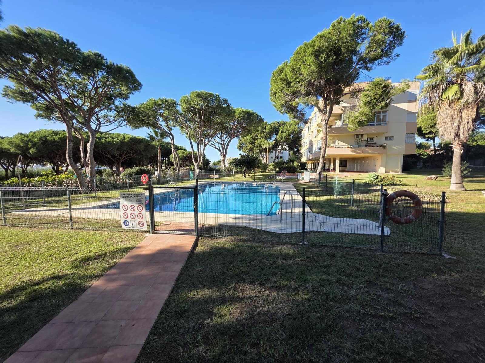 1 soverom Leilighet til salgs i Calypso med svømmebasseng - € 259 000 (Ref: 9417388)