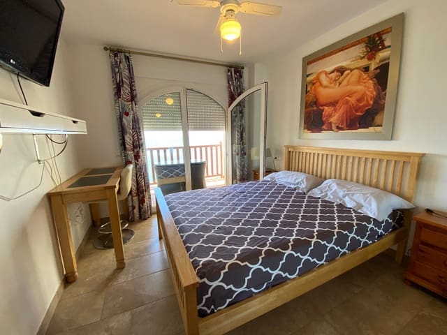 2 soverom Leilighet til salgs i Carvajal, Fuengirola med svømmebasseng garasje - € 450 000 (Ref: 9417681)