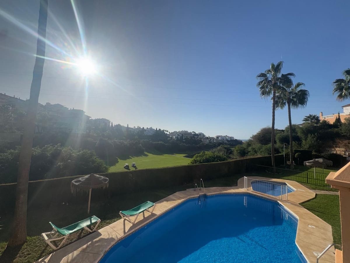 2 makuuhuone Huoneisto myytävänä paikassa Riviera del Sol mukana uima-altaan 
autotalli - 335 000 € (Ref: 9417692)