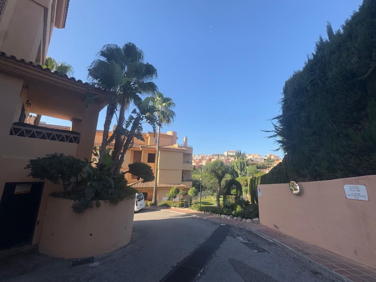 2 makuuhuone Huoneisto myytävänä paikassa Riviera del Sol mukana uima-altaan 
autotalli - 335 000 € (Ref: 9417692)