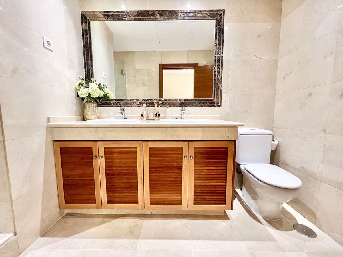 3 bedroom Townhouse for sale in Estepona with pool garage - € 530,000 (Ref: 9417693)