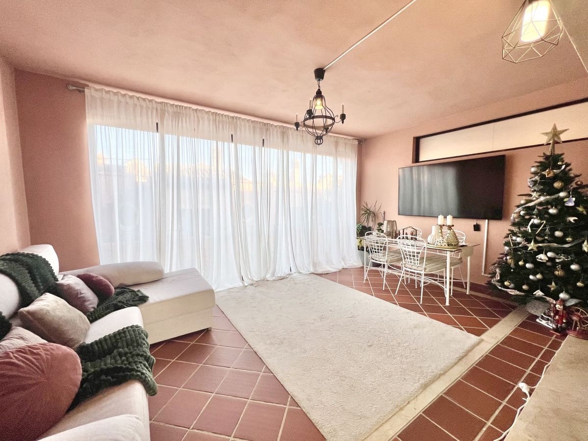 3 bedroom Townhouse for sale in Estepona with pool garage - € 530,000 (Ref: 9417693)