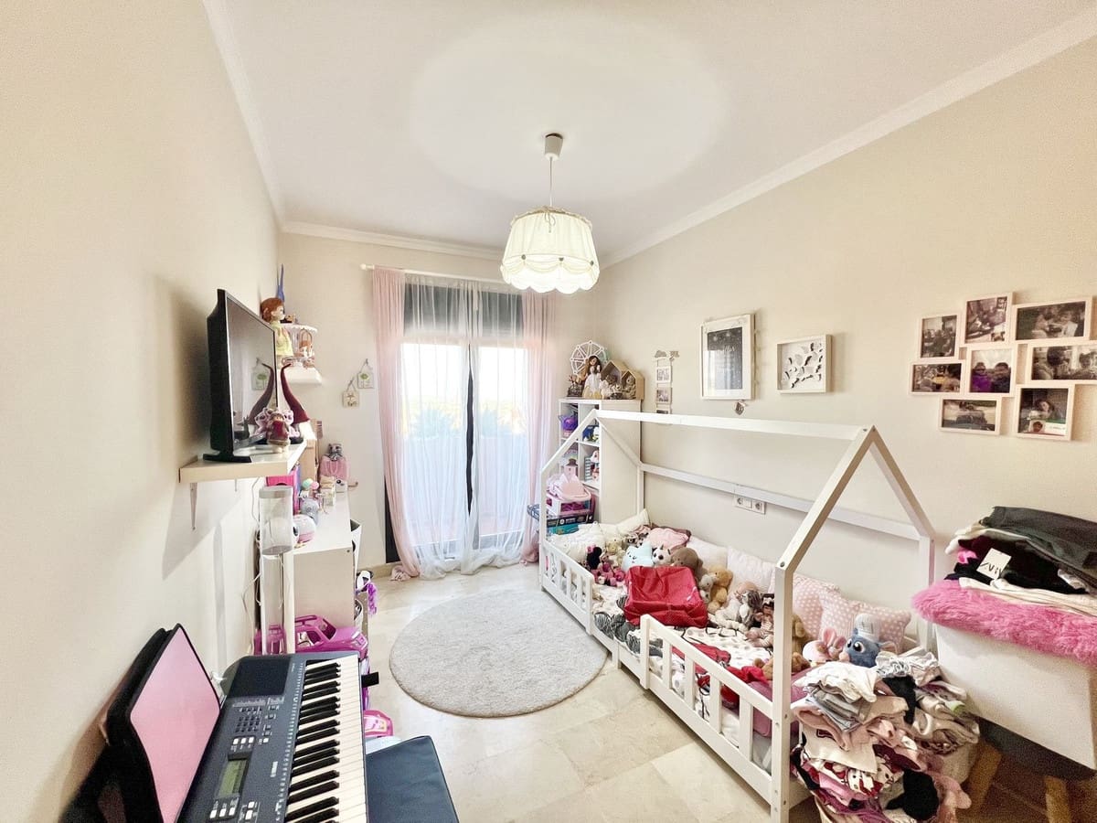 3 bedroom Townhouse for sale in Estepona with pool garage - € 530,000 (Ref: 9417693)