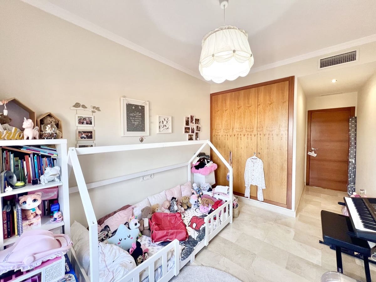 3 bedroom Townhouse for sale in Estepona with pool garage - € 530,000 (Ref: 9417693)