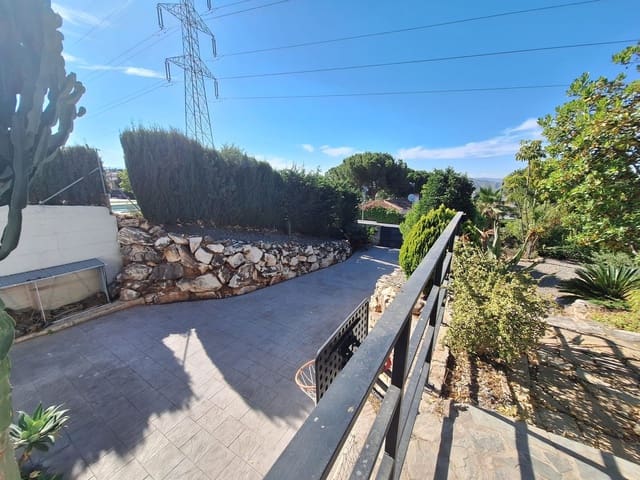 3 soveværelse Semi-Rækkehus til salg i Alhaurín de la Torre med garage - € 675.000 (Ref: 9417694)