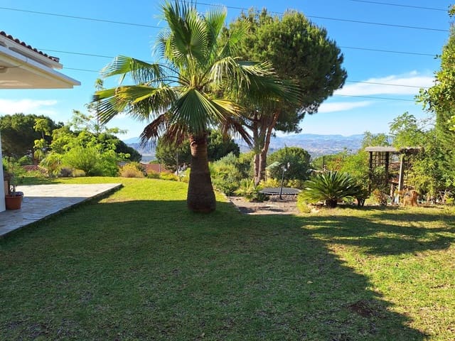 3 soveværelse Semi-Rækkehus til salg i Alhaurín de la Torre med garage - € 675.000 (Ref: 9417694)