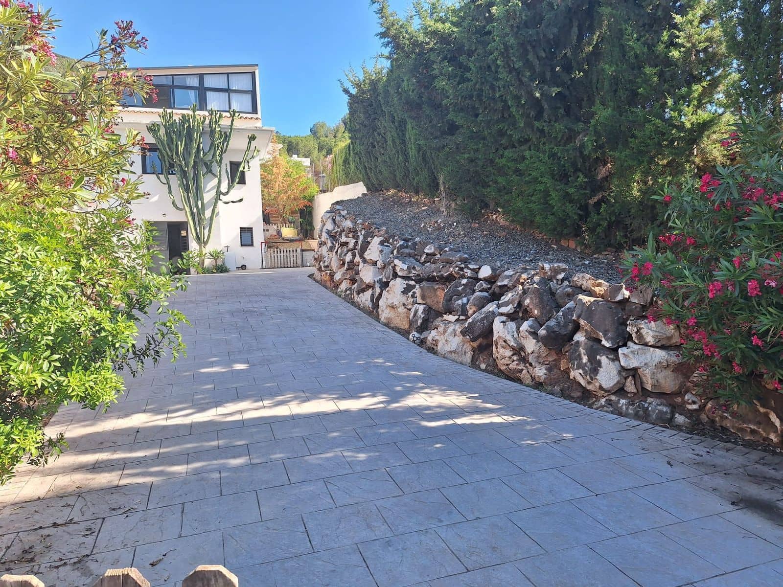 3 soveværelse Semi-Rækkehus til salg i Alhaurin de la Torre med garage - € 675.000 (Ref: 9417694)