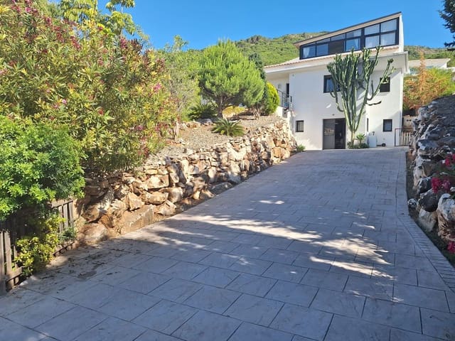 3 soveværelse Semi-Rækkehus til salg i Alhaurín de la Torre med garage - € 675.000 (Ref: 9417694)