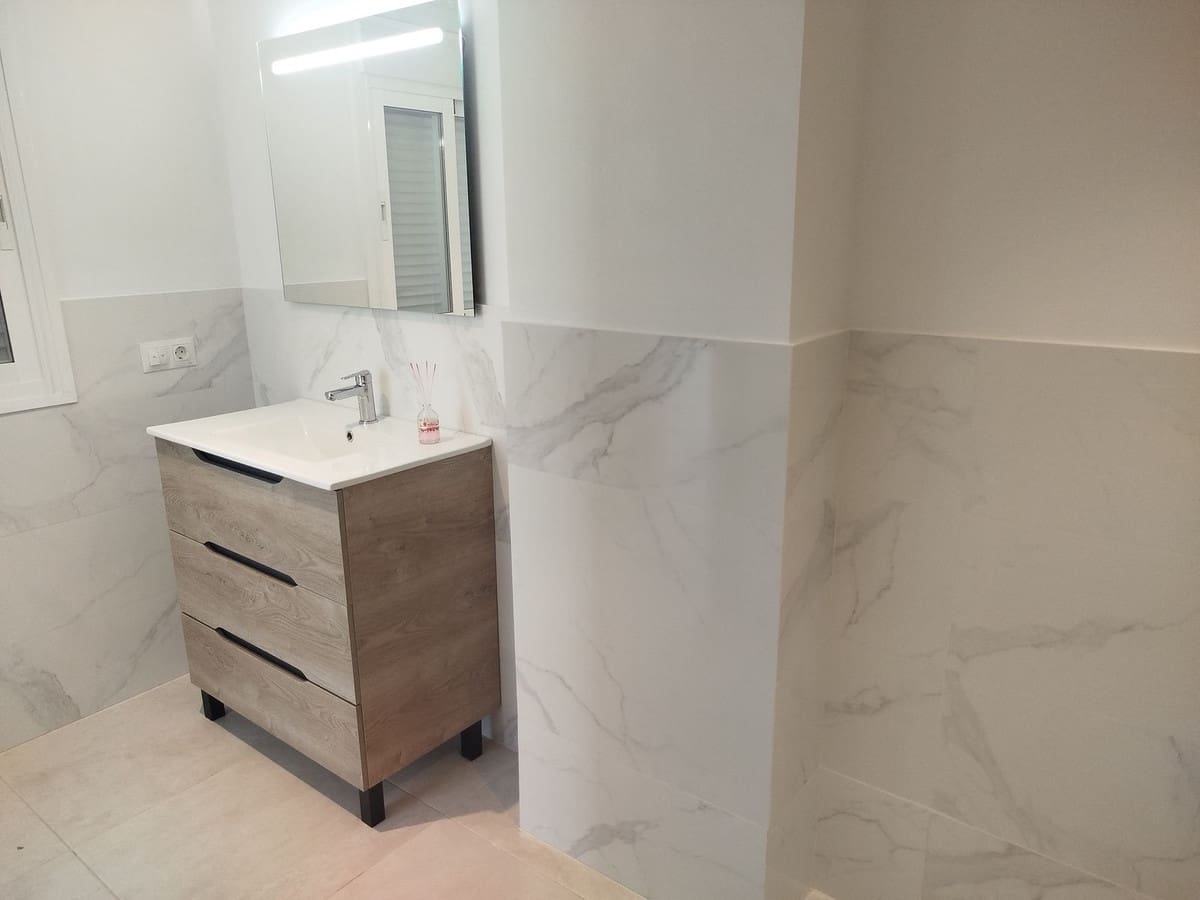 4 soverom Kjedet enebolig til salgs i Mijas Costa med svømmebasseng garasje - € 899 000 (Ref: 9417695)