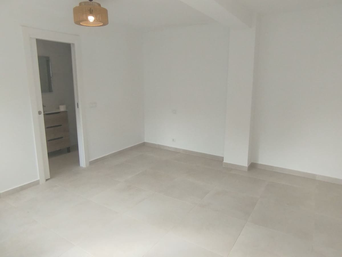 4 soverom Kjedet enebolig til salgs i Mijas Costa med svømmebasseng garasje - € 899 000 (Ref: 9417695)