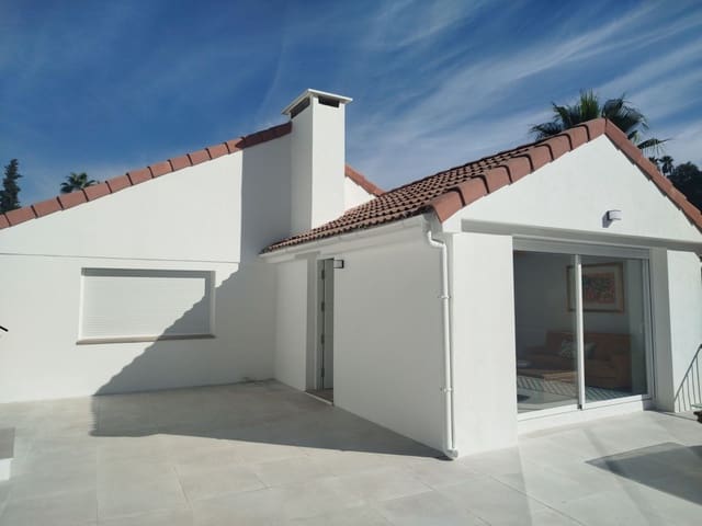 4 bedroom Semi-detached Villa for sale in Mijas Costa, Mijas with pool garage - € 899,000 (Ref: 9417695)