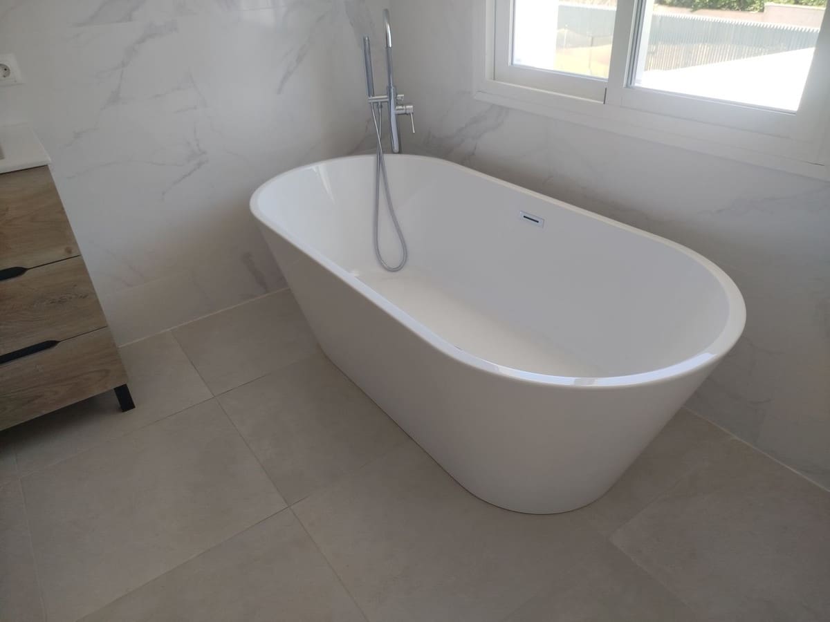 4 soverom Kjedet enebolig til salgs i Mijas Costa med svømmebasseng garasje - € 899 000 (Ref: 9417695)