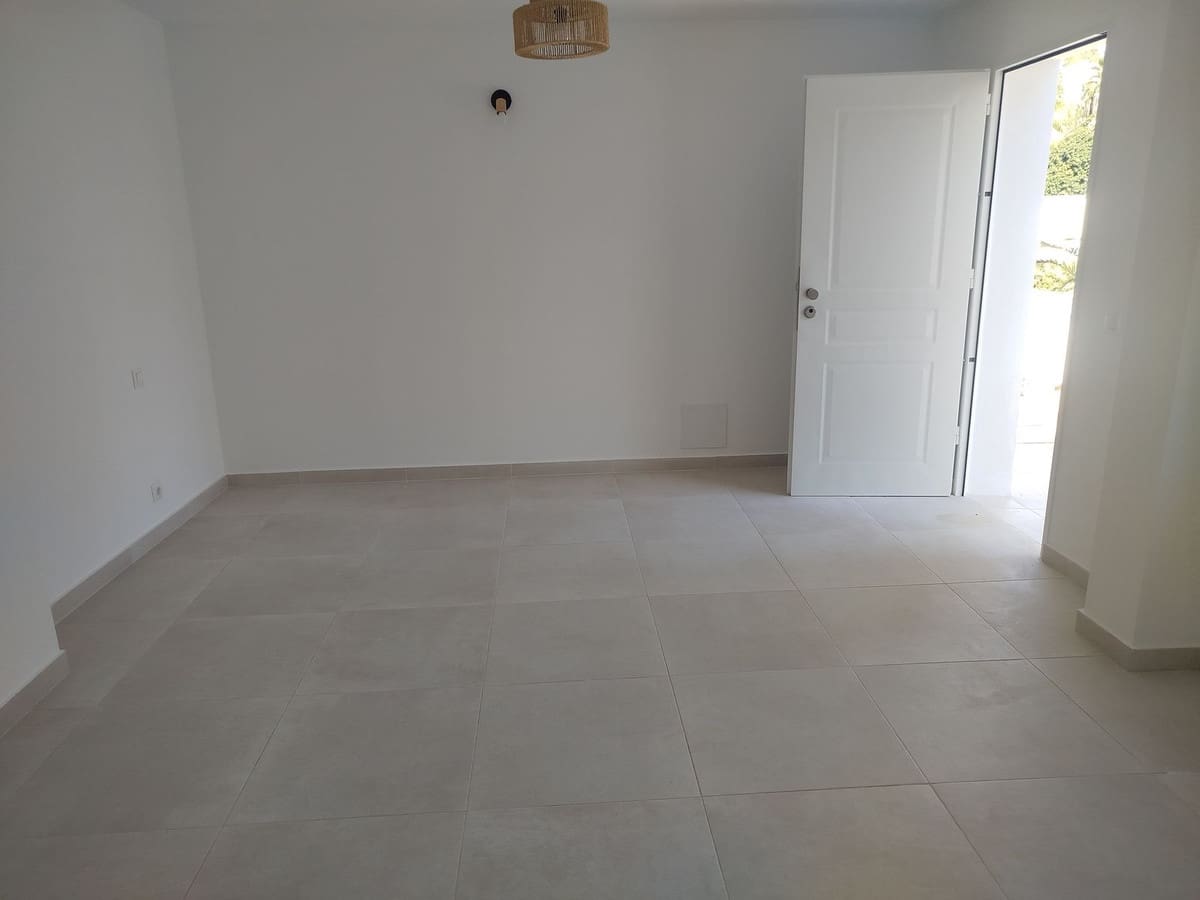 4 soverom Kjedet enebolig til salgs i Mijas Costa med svømmebasseng garasje - € 899 000 (Ref: 9417695)