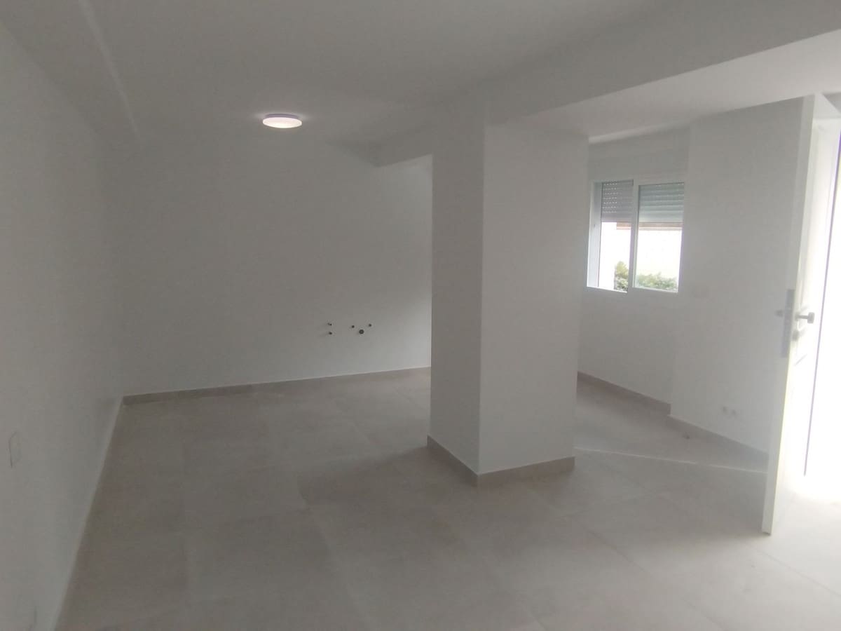 4 soverom Kjedet enebolig til salgs i Mijas Costa med svømmebasseng garasje - € 899 000 (Ref: 9417695)