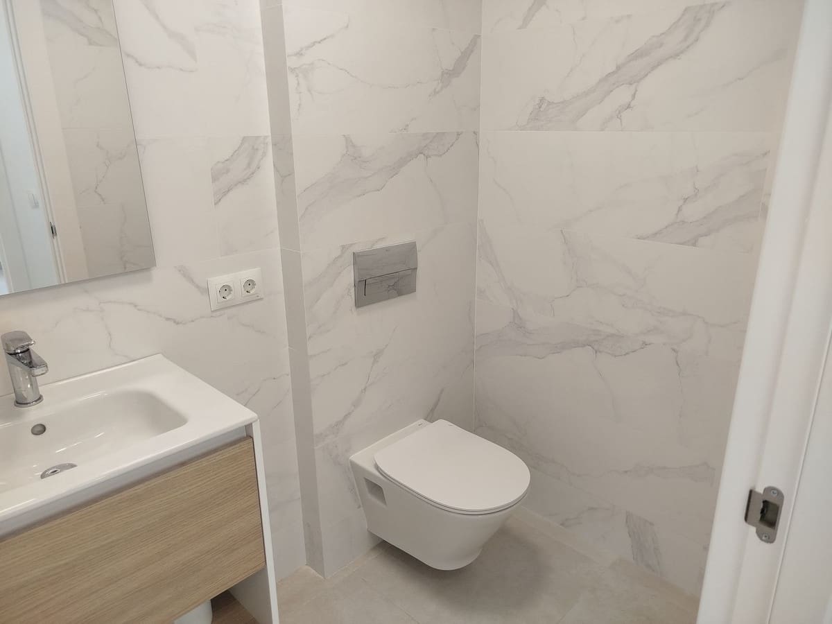 4 soverom Kjedet enebolig til salgs i Mijas Costa med svømmebasseng garasje - € 899 000 (Ref: 9417695)