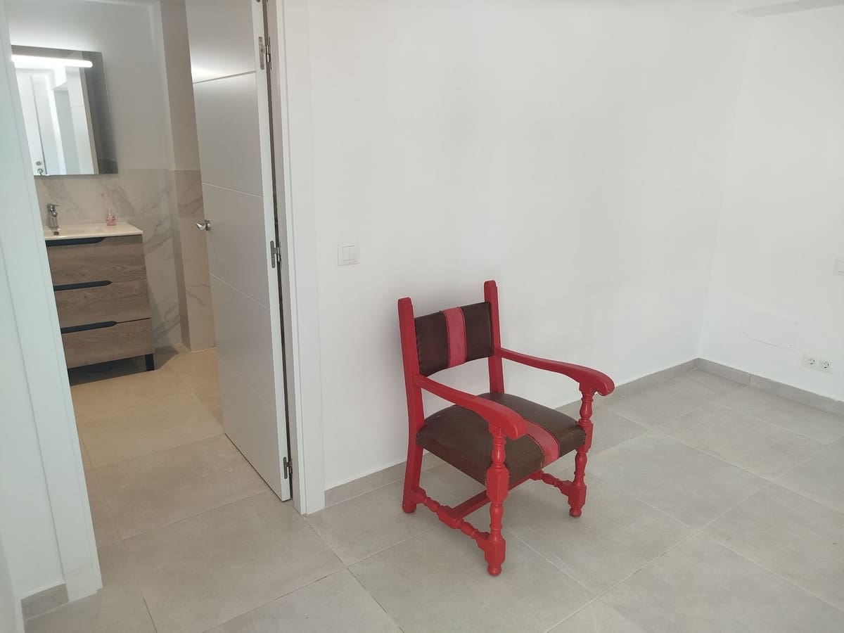 4 soverom Kjedet enebolig til salgs i Mijas Costa med svømmebasseng garasje - € 899 000 (Ref: 9417695)