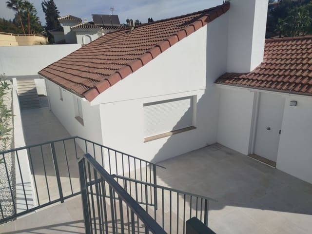 4 bedroom Semi-detached Villa for sale in Mijas Costa, Mijas with pool garage - € 899,000 (Ref: 9417695)