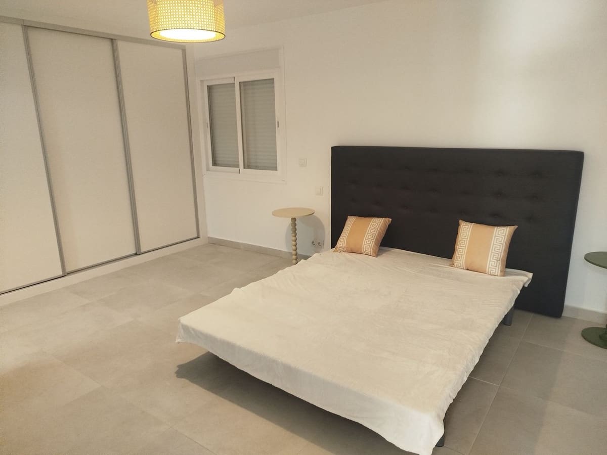 4 soverom Kjedet enebolig til salgs i Mijas Costa med svømmebasseng garasje - € 899 000 (Ref: 9417695)