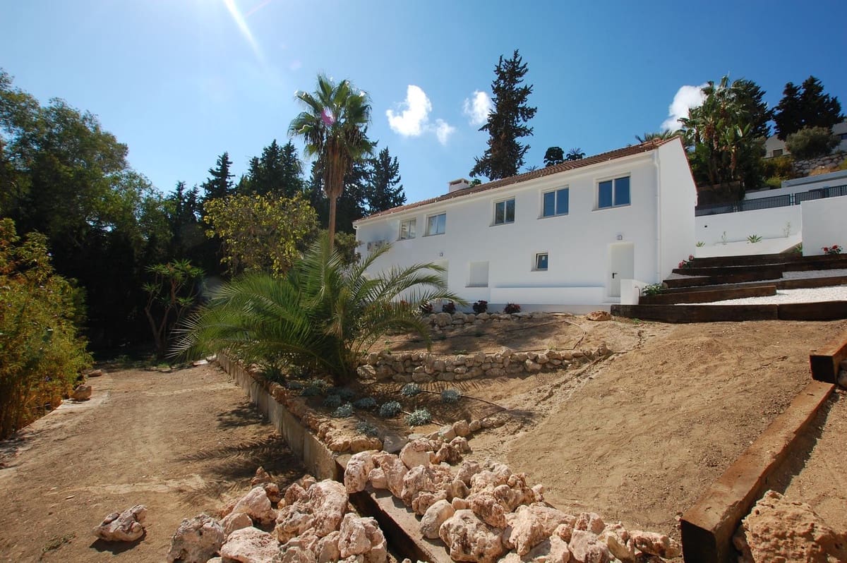 4 soverom Kjedet enebolig til salgs i Mijas Costa med svømmebasseng garasje - € 899 000 (Ref: 9417695)