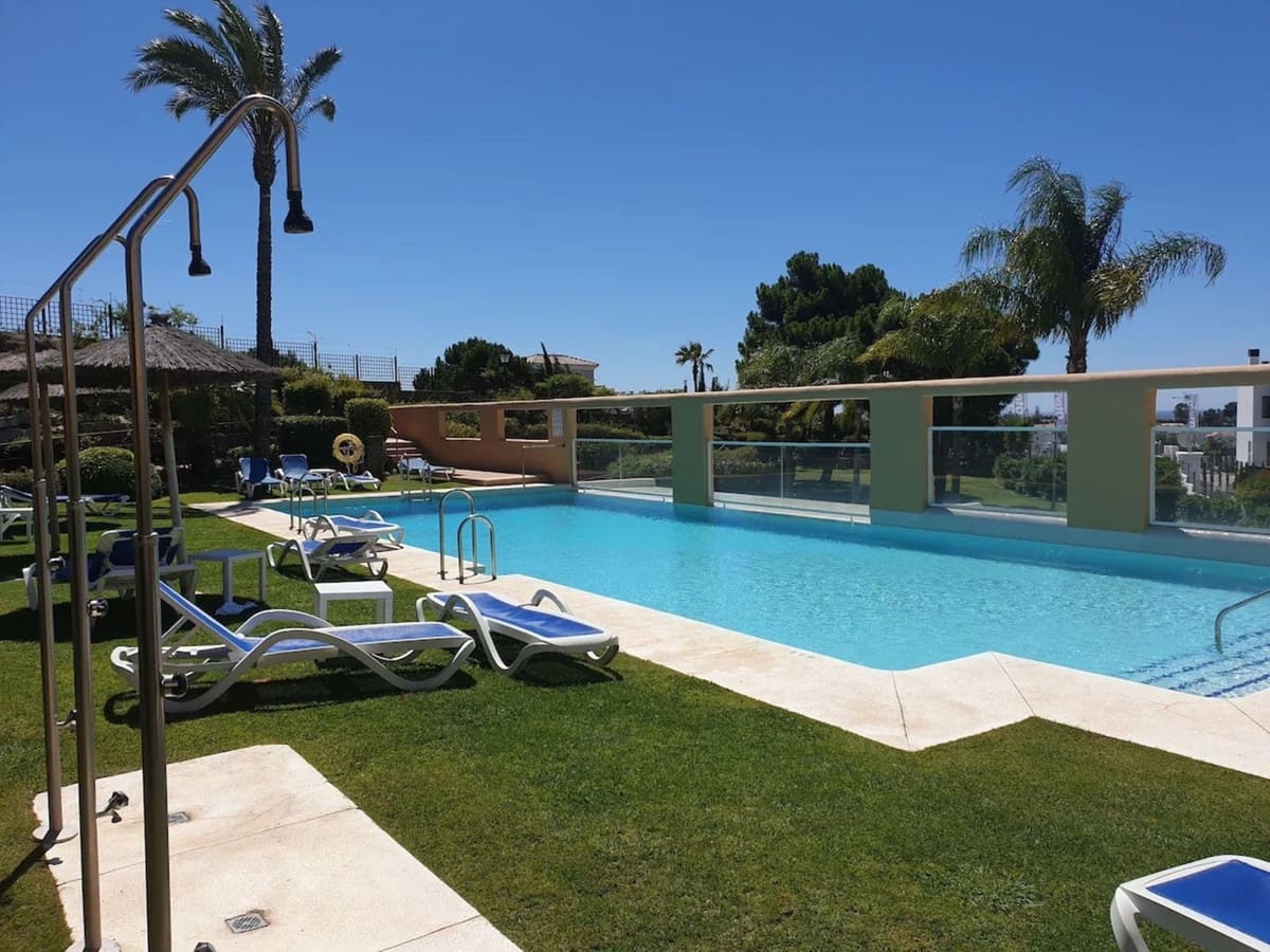 2 chambre Appartement à vendre à Estepona avec piscine garage - 350 000 € (Ref: 9417697)