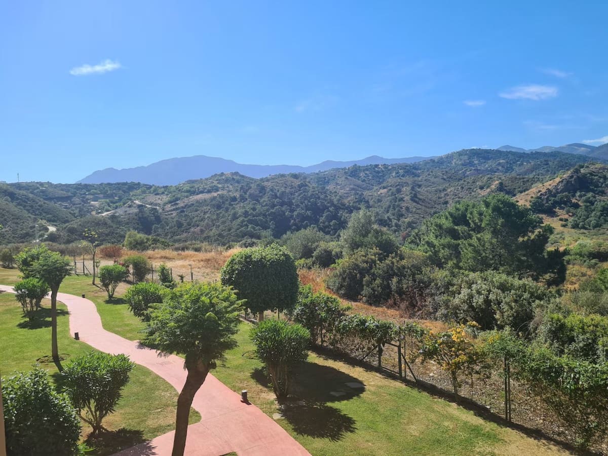 2 chambre Appartement à vendre à Estepona avec piscine garage - 350 000 € (Ref: 9417697)