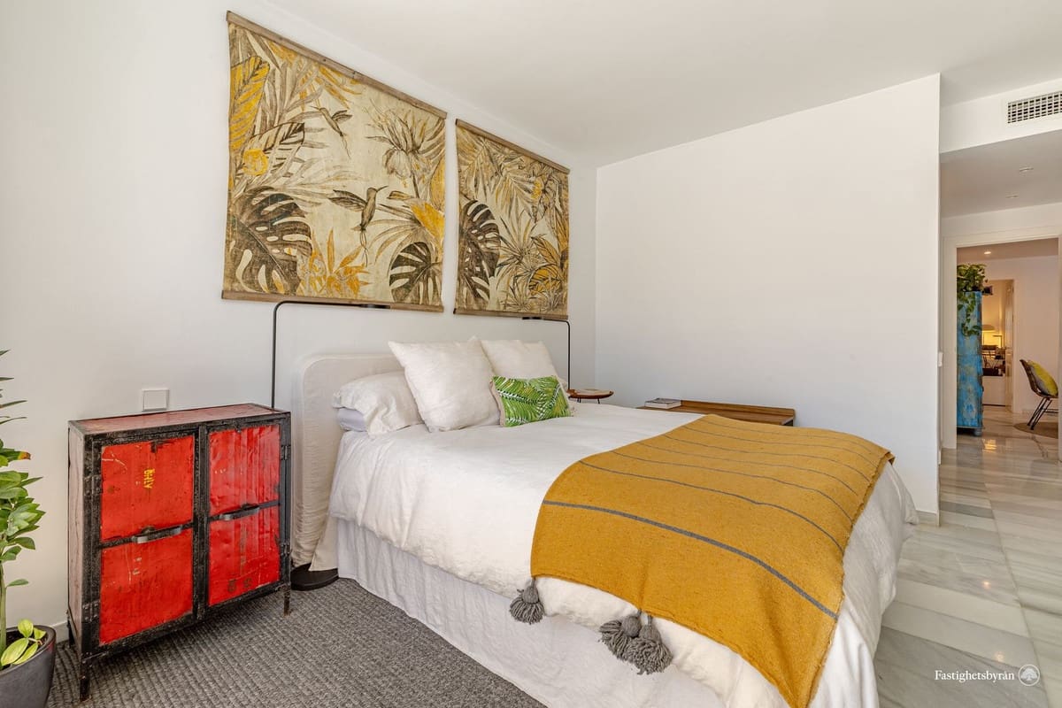 2 makuuhuone Huoneisto myytävänä paikassa Estepona mukana uima-altaan - 1 140 000 € (Ref: 9418797)