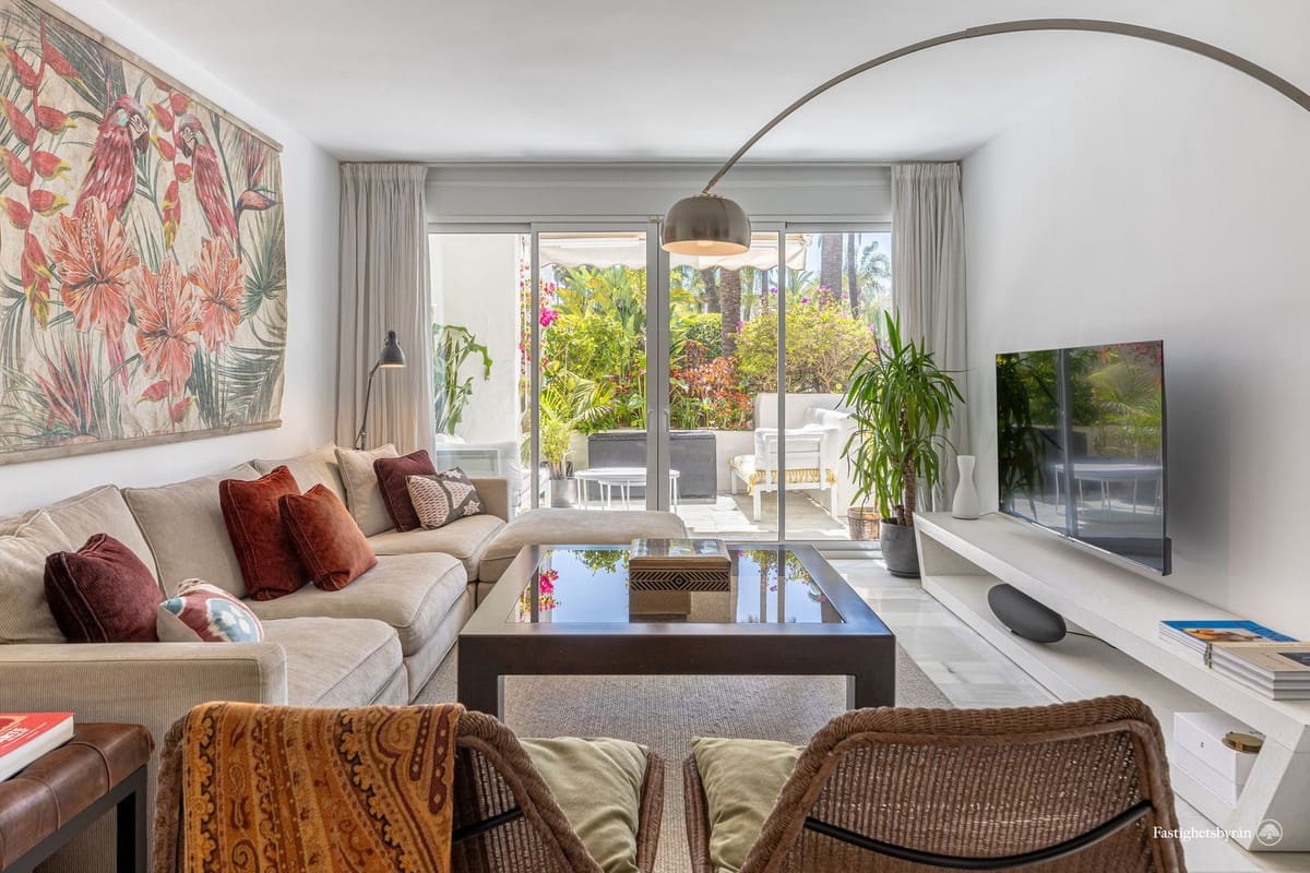 2 makuuhuone Huoneisto myytävänä paikassa Estepona mukana uima-altaan - 1 140 000 € (Ref: 9418797)