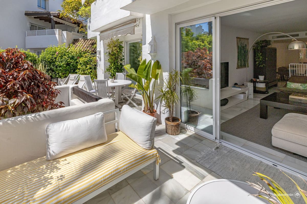 2 makuuhuone Huoneisto myytävänä paikassa Estepona mukana uima-altaan - 1 140 000 € (Ref: 9418797)