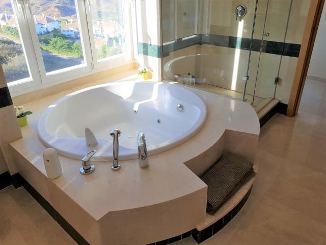 3 sovrum Takvåning till salu i Mijas med pool - 595 000 € (Ref: 9418798)