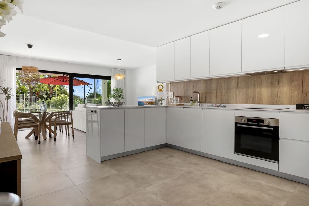 3 bedroom Apartment for sale in Estepona with pool - € 749,000 (Ref: 9418799)