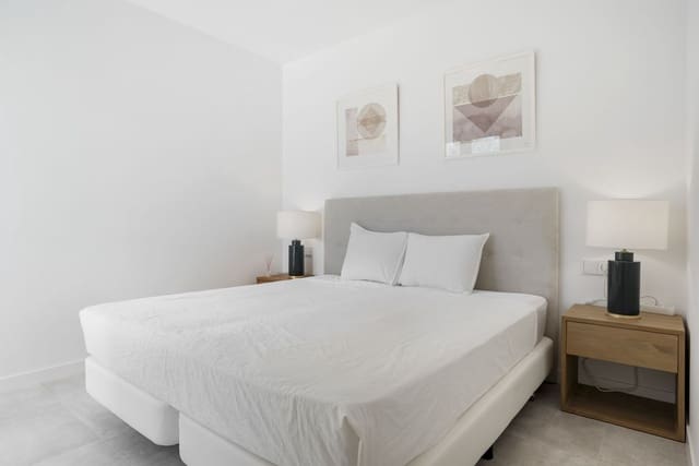 3 bedroom Apartment for sale in Estepona with pool - € 749,000 (Ref: 9418799)