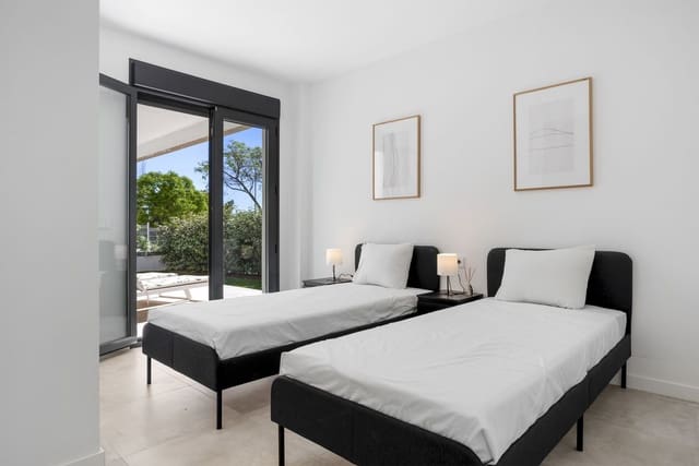 3 bedroom Apartment for sale in Estepona with pool - € 749,000 (Ref: 9418799)