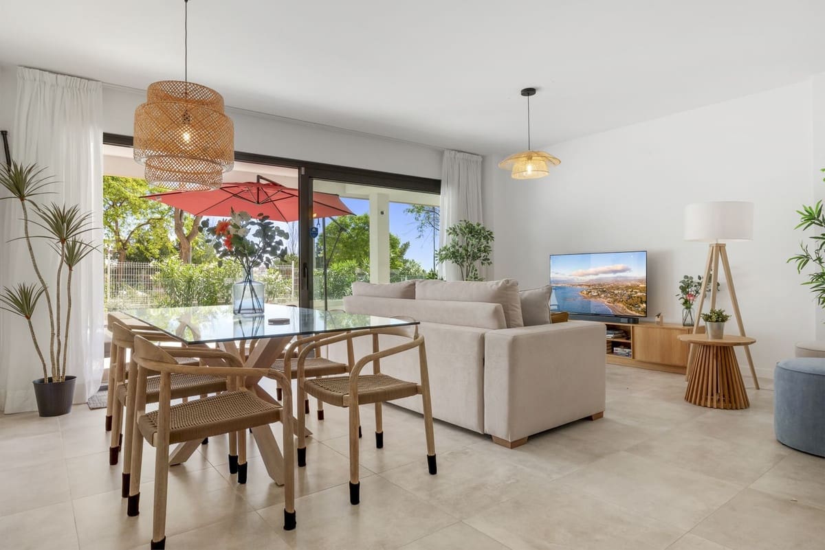 3 bedroom Apartment for sale in Estepona with pool - € 749,000 (Ref: 9418799)