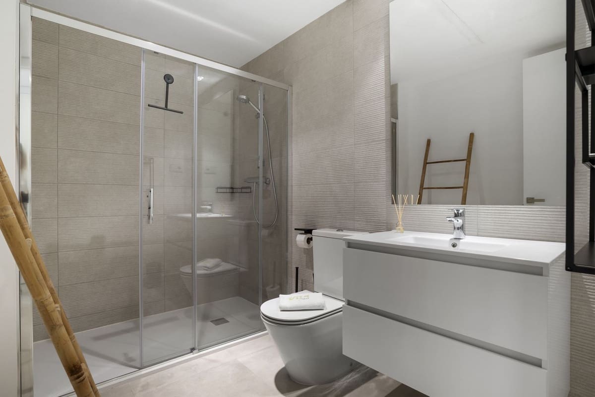 3 bedroom Apartment for sale in Estepona with pool - € 749,000 (Ref: 9418799)