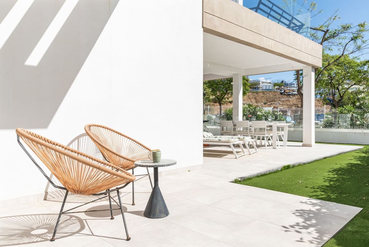 3 bedroom Apartment for sale in Estepona with pool - € 749,000 (Ref: 9418799)