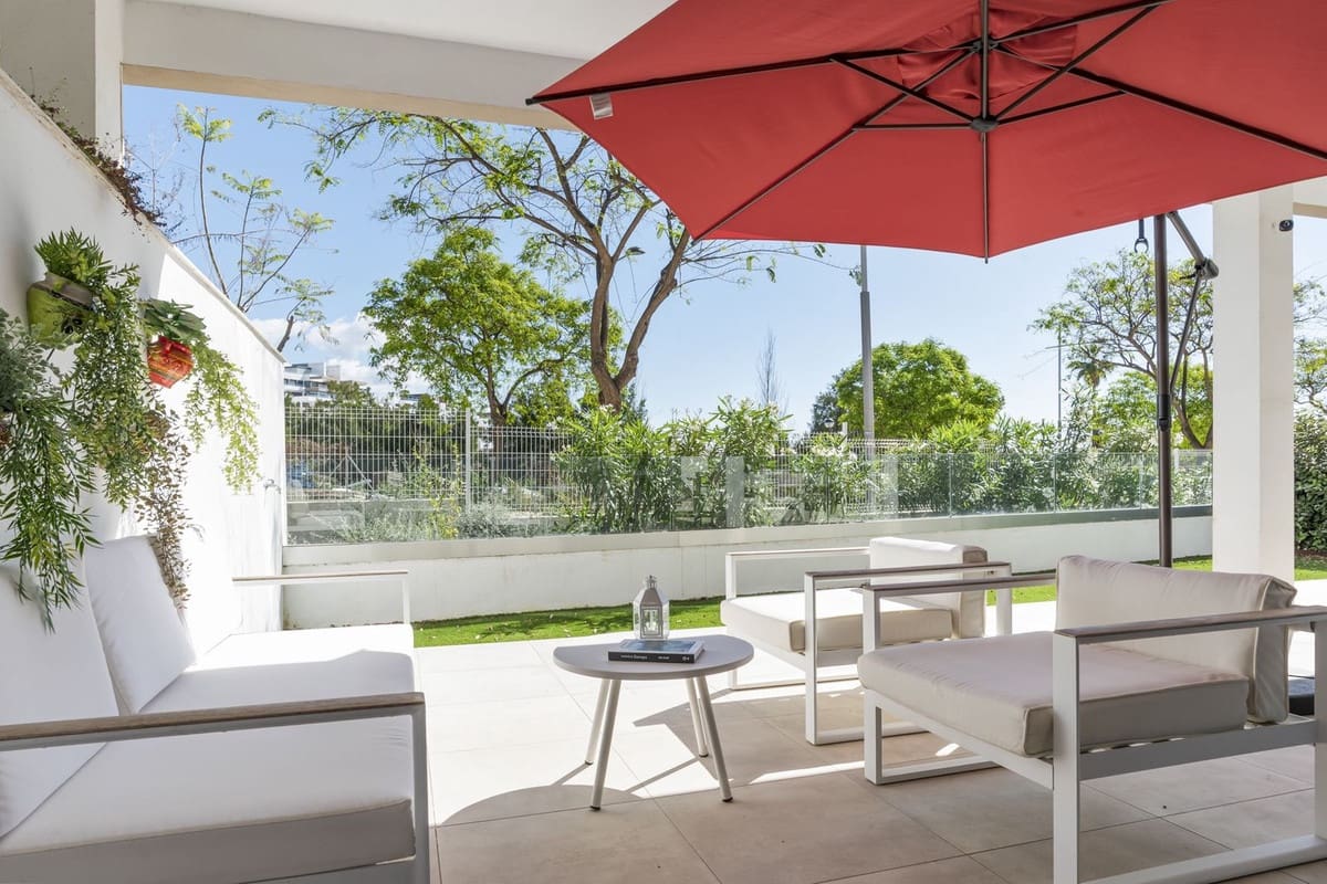 3 bedroom Apartment for sale in Estepona with pool - € 749,000 (Ref: 9418799)