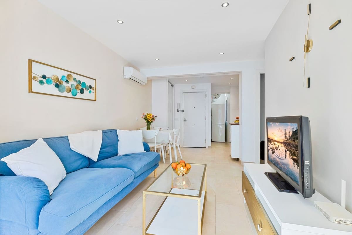 2 bedroom Apartment for sale in Fuengirola - € 235,000 (Ref: 9418801)