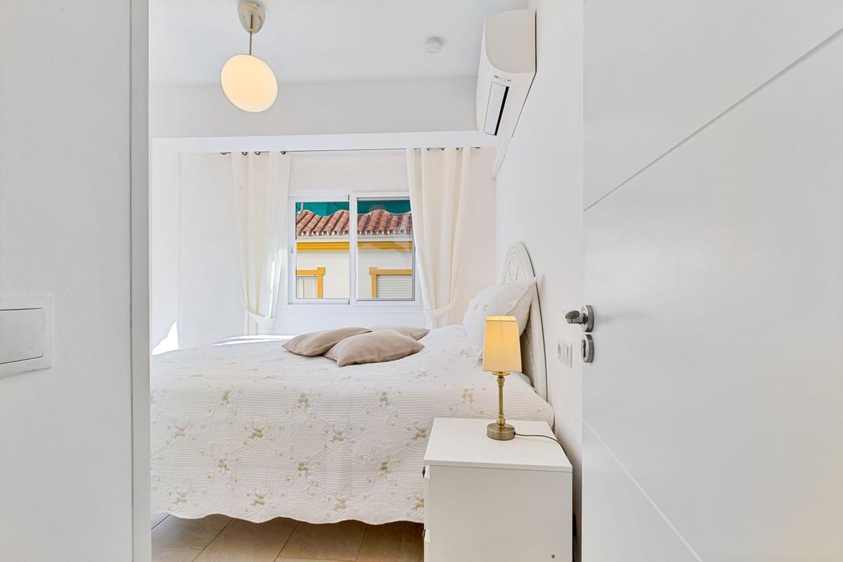 2 bedroom Apartment for sale in Fuengirola - € 235,000 (Ref: 9418801)