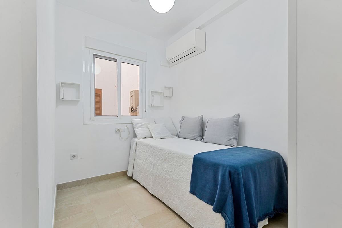 2 bedroom Apartment for sale in Fuengirola - € 235,000 (Ref: 9418801)