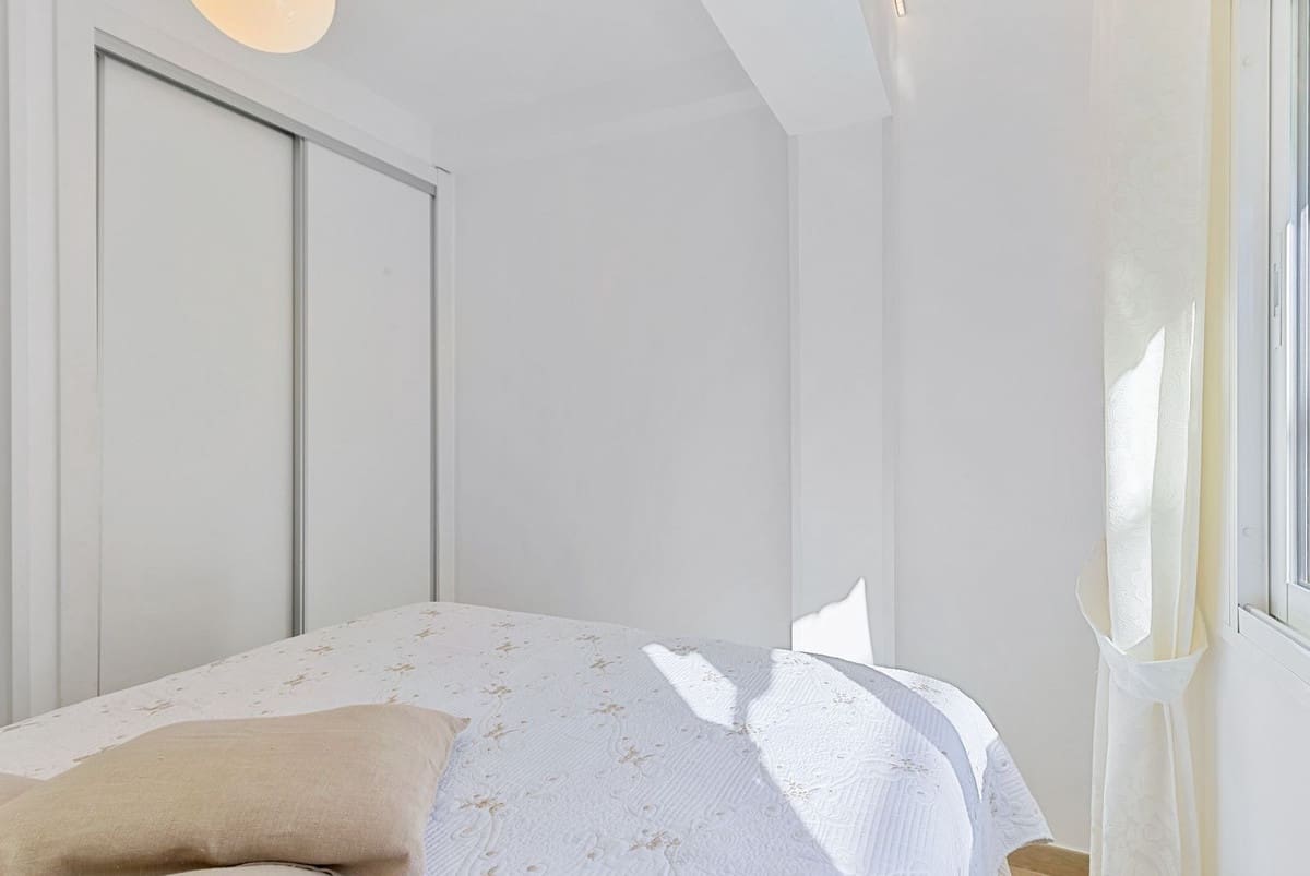 2 bedroom Apartment for sale in Fuengirola - € 235,000 (Ref: 9418801)