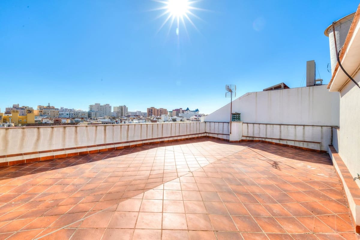 2 bedroom Apartment for sale in Fuengirola - € 235,000 (Ref: 9418801)