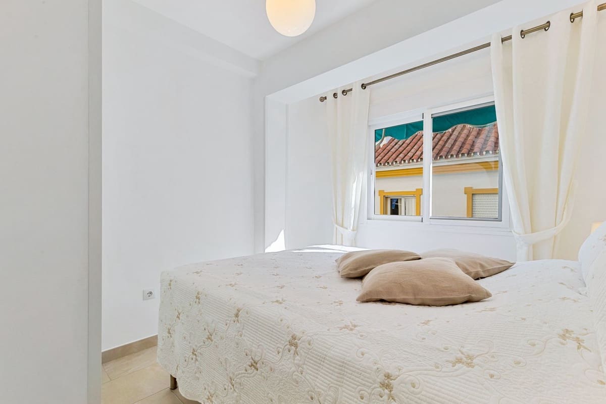 2 bedroom Apartment for sale in Fuengirola - € 235,000 (Ref: 9418801)