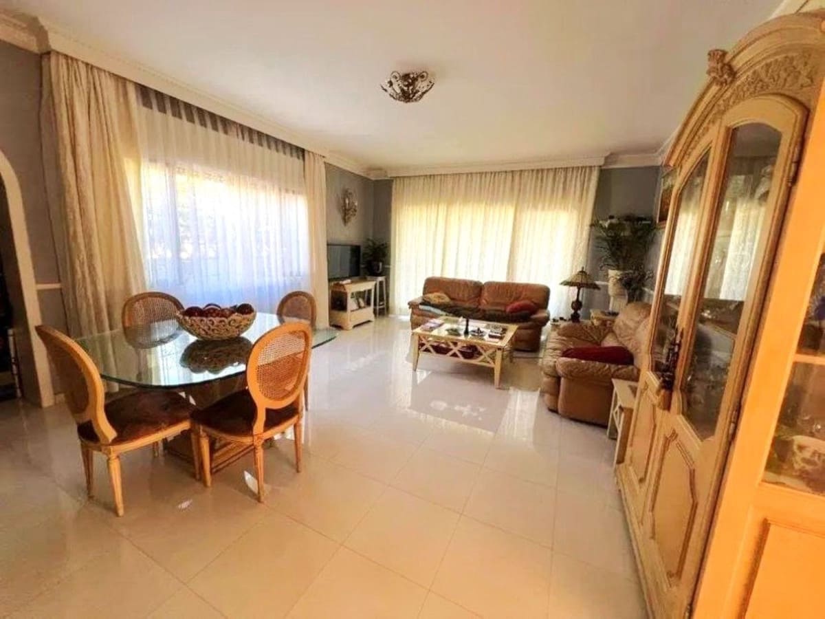 2 bedroom Apartment for sale in Fuengirola - € 235,000 (Ref: 9418801)