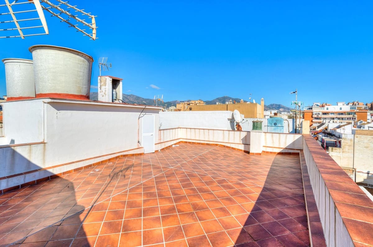 2 bedroom Apartment for sale in Fuengirola - € 235,000 (Ref: 9418801)