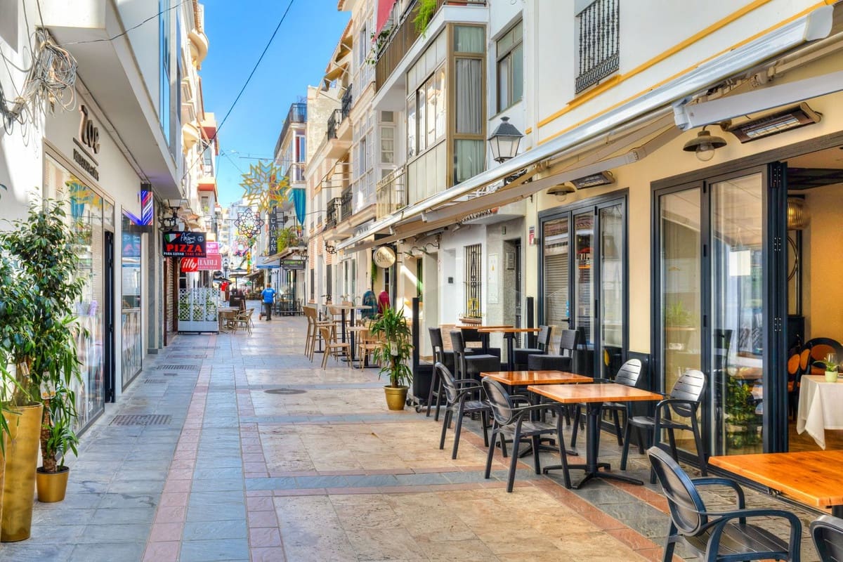 2 bedroom Apartment for sale in Fuengirola - € 235,000 (Ref: 9418801)