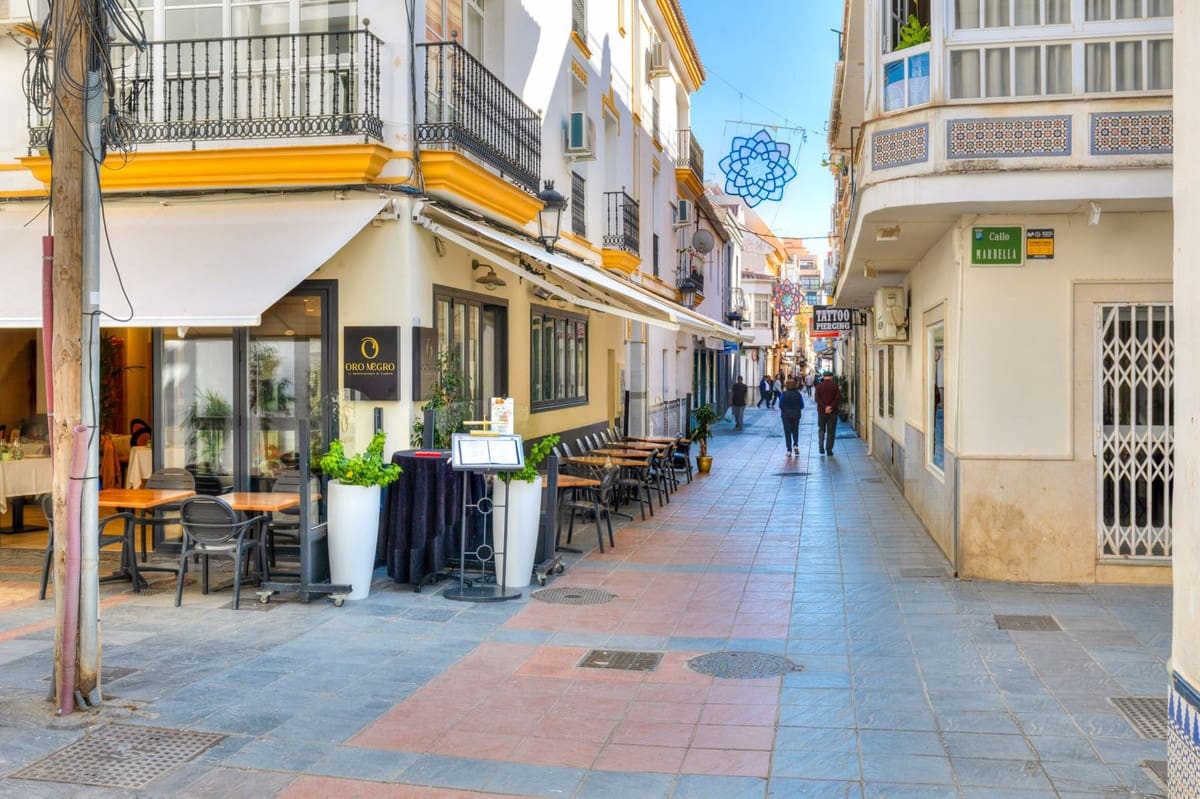 2 bedroom Apartment for sale in Fuengirola - € 235,000 (Ref: 9418801)